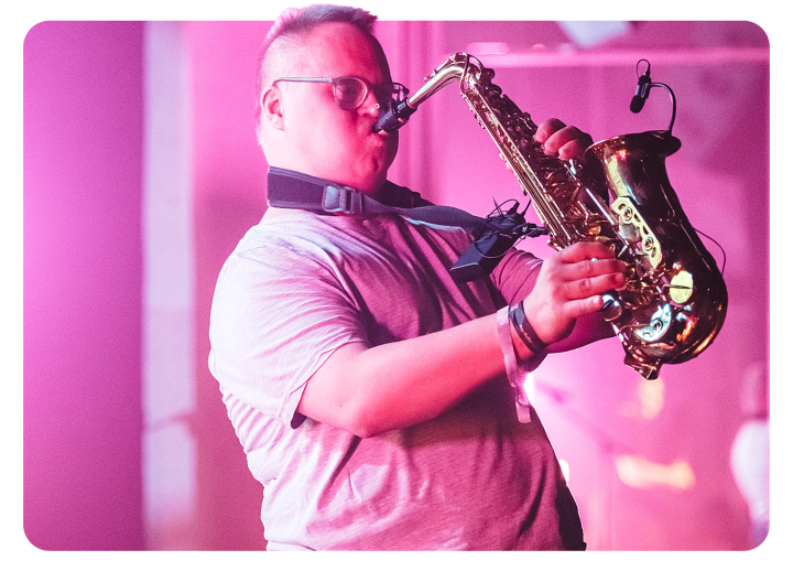 Man plays saxophone