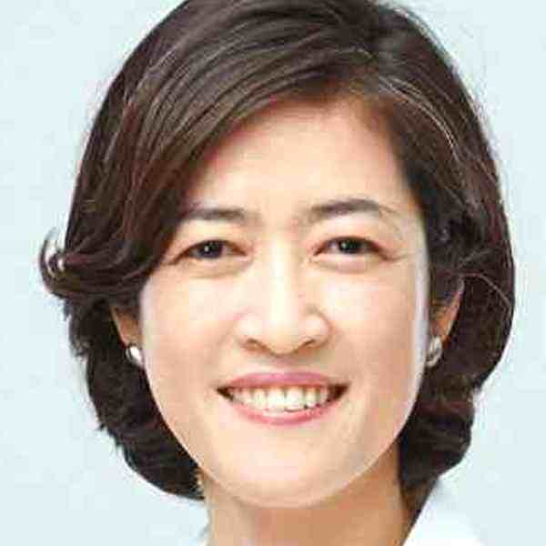 Jeesun Lee Headshot
